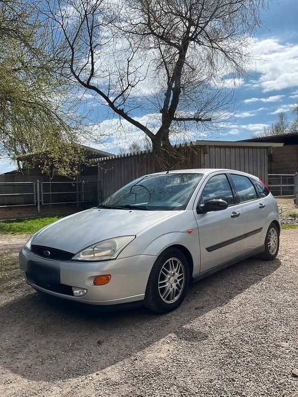 Używany Ford Focus 130 KM (95 kW) 1998 Srebrny Sedan/Limuzyna
