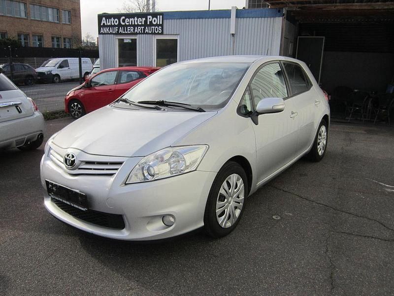 Silber Gebraucht 2010 Toyota Auris Life Limousine | 5.990 € (Etwas zu teuer) - Bild 1/4