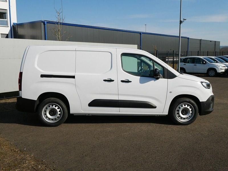 Neu Fiat Doblò 131 PS (96 kW) 2025 Weiß Van / Kleinbus