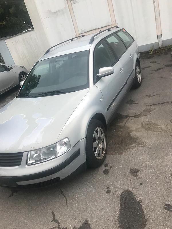 Silber Gebraucht 2000 VW Passat Kombi | 400 € (Superpreis) - Bild 1/4