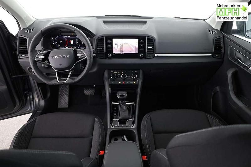 Neu Skoda Karoq Selection 150 PS (110 kW) 2025 Graphite grau metallic SUV
