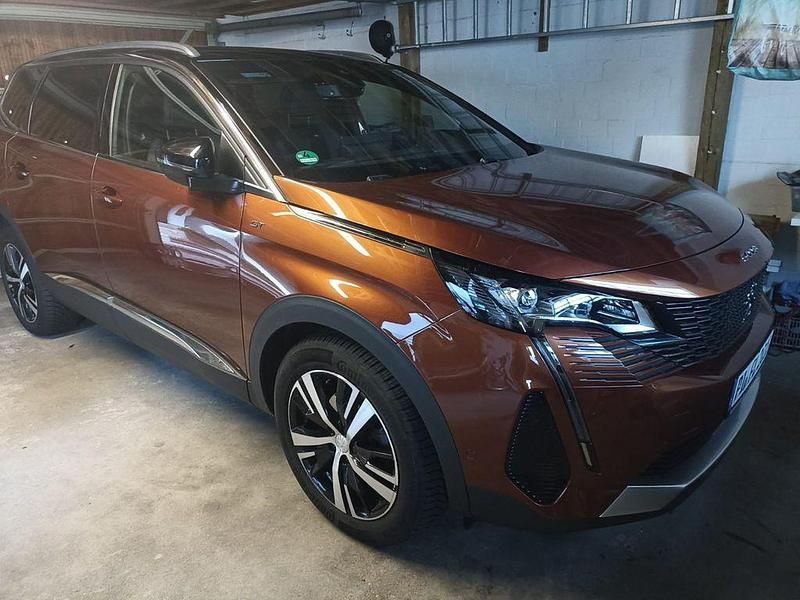 Braun Gebraucht 2021 Peugeot 5008 GT Van / Kleinbus | 22.999 € (Guter Preis) - Bild 1/4