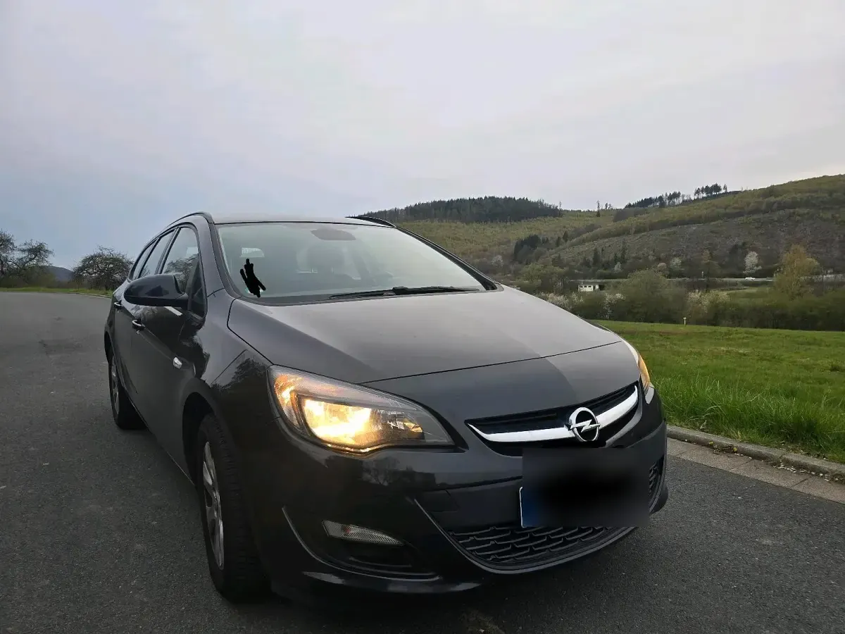 Gebraucht Opel Astra 110 PS (80 kW) 2016 Schwarz Kombi