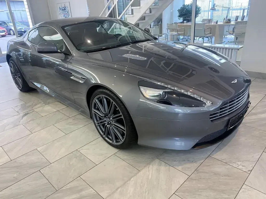 Używany Aston Martin DB9 518 KM (380 kW) 2015 Szary Coupe