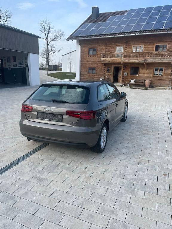 Gebraucht Audi A3 Ambition 105 PS (77 kW) 2012 Grau Kleinwagen