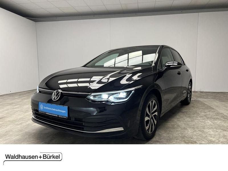 Deep black perleffekt (metallic) Gebraucht 2022 VW Golf VIII Active Limousine | 27.950 € (Etwas zu teuer) - Bild 1/4