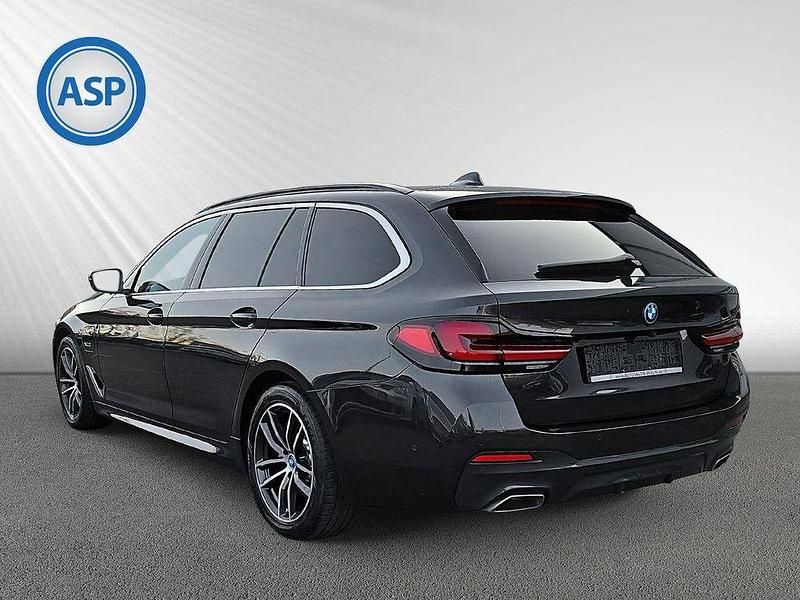 Gebraucht BMW 530e M Sport 184 PS (135 kW) 2022 Grau (sophistograu brillanteffekt metalli) Kombi