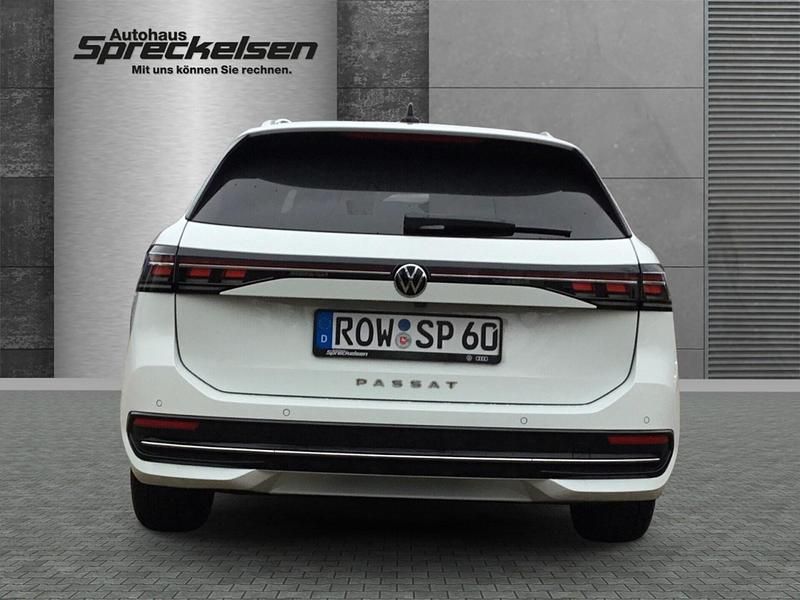 Gebraucht VW Passat Elegance 150 PS (110 kW) 2024 Weiß Kombi