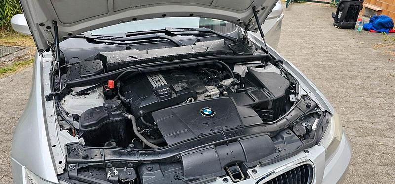 Używany BMW 318 143 KM (105 kW) 2009 Srebrny Kombi