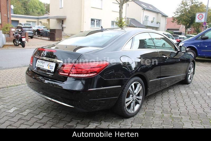 Gebraucht Mercedes E200 184 PS (135 kW) 2014 Obsidianschwarz Coupé
