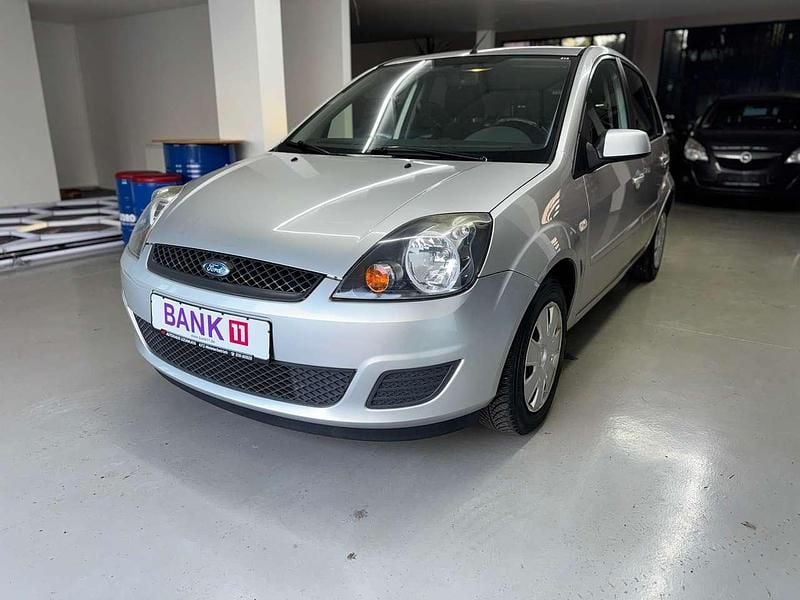 Gebraucht Ford Fiesta Style 80 PS (58 kW) 2008 Polarsilber metallic Kleinwagen