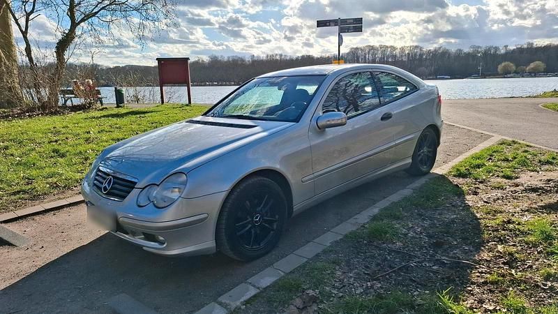 Gebraucht Mercedes C180 129 PS (94 kW) 2001 Silber Coupé