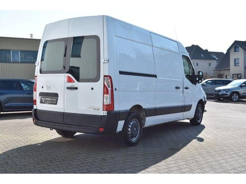 Gebraucht Opel Movano 110 PS (80 kW) 2018 Weiß (casablancaweiß) Van / Kleinbus