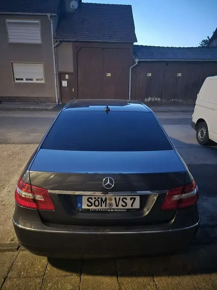 Gebraucht Mercedes E250 204 PS (150 kW) 2010 Limousine