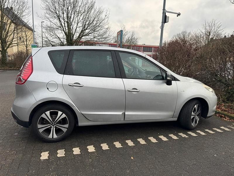 Silber Gebraucht 2011 Renault Scénic Bose Edition Van / Kleinbus | 2.999 € (Superpreis) - Bild 1/4