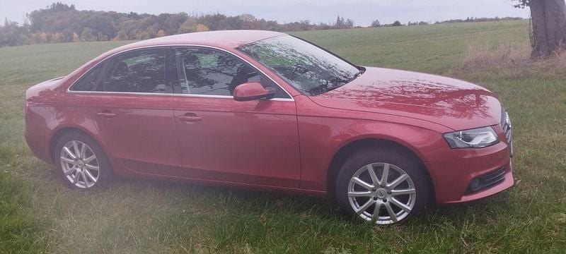 Gebraucht Audi A4 Attraction 120 PS (88 kW) 2011 Rot Limousine