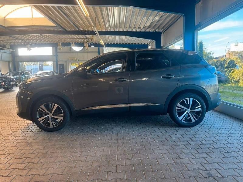 Grau Gebraucht 2024 Peugeot 3008 Allure SUV | 25.490 € (Guter Preis) - Bild 1/4