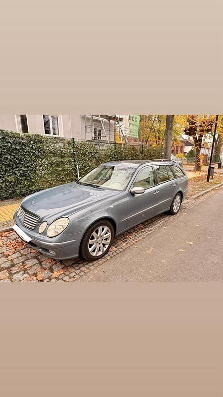 Grau Gebraucht 2004 Mercedes E200 Kombi | 2.799 € (Fairer Preis) - Bild 1/4