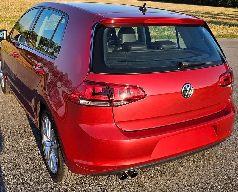 Gebraucht VW Golf VII 125 PS (91 kW) 2014 Rot Limousine