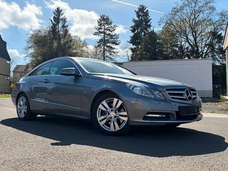 Gebraucht Mercedes E350 Avantgarde 265 PS (194 kW) 2011 Grau Coupé