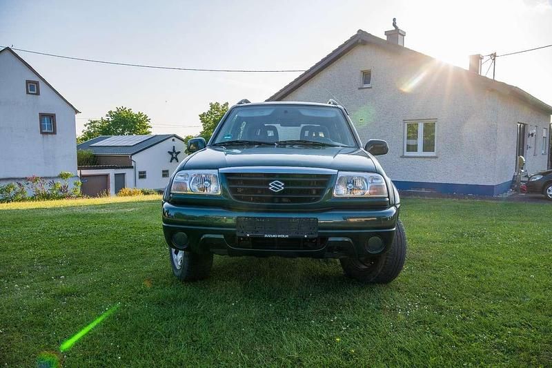 Grün Gebraucht 2001 Suzuki Grand Vitara SUV | 4.500 € - Bild 1/4