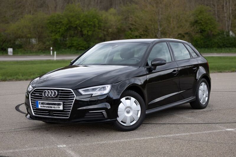 Schwarz Gebraucht 2017 Audi A3 Sportback e-tron Sport Limousine | 19.100 € (Fairer Preis) - Bild 1/4