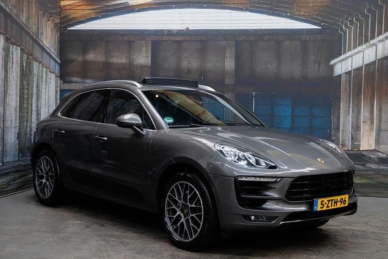 Grau Gebraucht 2015 Porsche Macan S Sport SUV | 24.950 € (Etwas zu teuer) - Bild 1/4