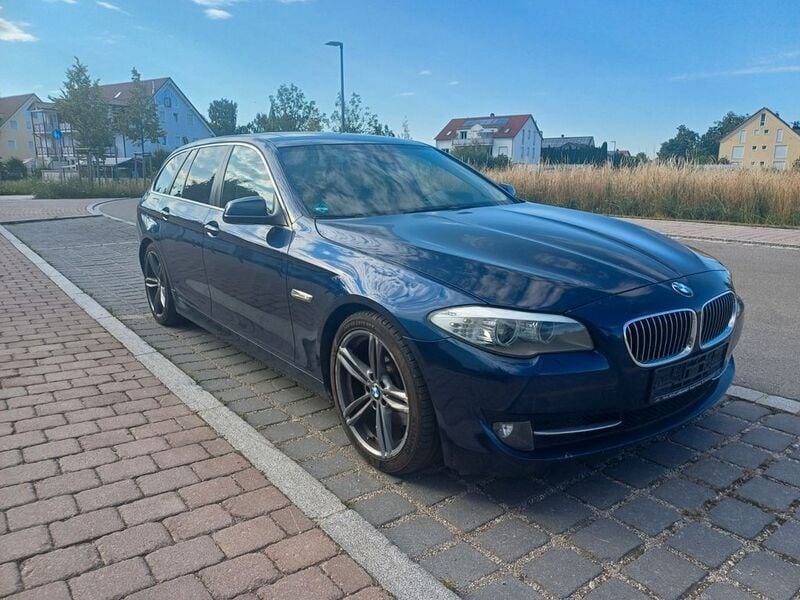 Blau Gebraucht 2011 BMW 520 Performance Kombi | 5.500 € (Guter Preis) - Bild 1/4