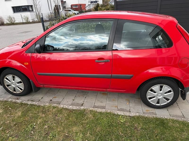 Gebraucht Ford Fiesta Style 63 PS (46 kW) 2007 Rot Kleinwagen