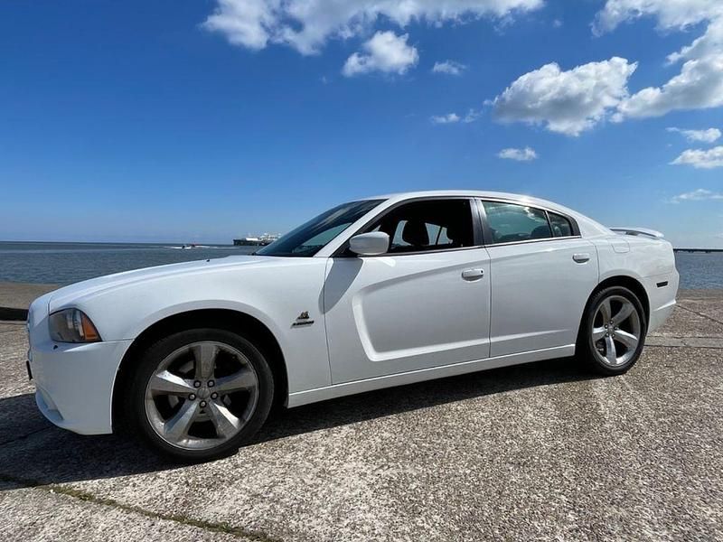 Gebraucht Dodge Charger 373 PS (274 kW) 2013 Weiß Limousine