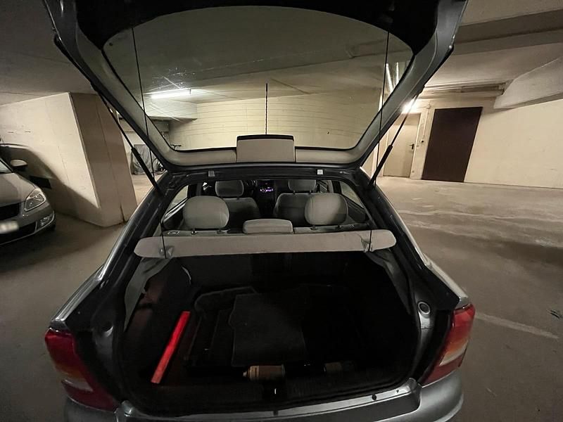 Gebraucht Opel Astra 101 PS (74 kW) 2003 Silber Limousine