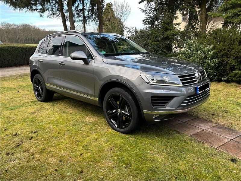 Gebraucht VW Touareg Edition 262 PS (192 kW) 2016 Grau SUV