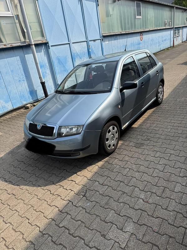 Grau Gebraucht 2003 Skoda Fabia Limousine | 1.250 € (Fairer Preis) - Bild 1/4