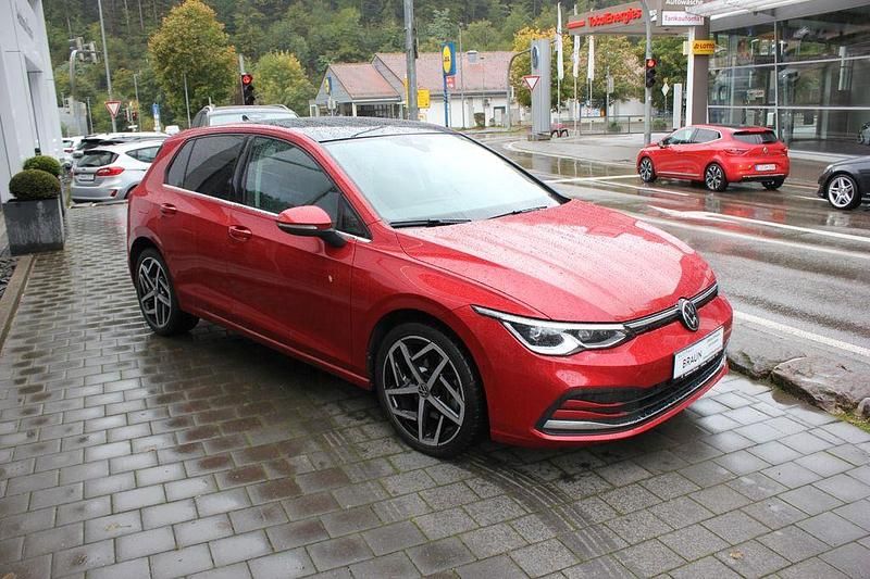 Gebraucht VW Golf VIII Style 150 PS (110 kW) 2022 Rot Limousine