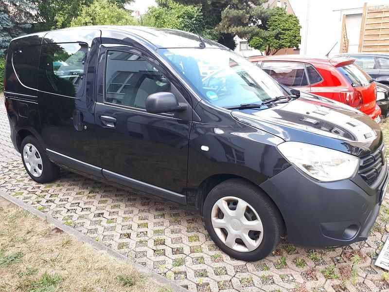 Schwarz Gebraucht 2019 Dacia Dokker Comfort Van | 7.300 € (Superpreis) - Bild 1/4