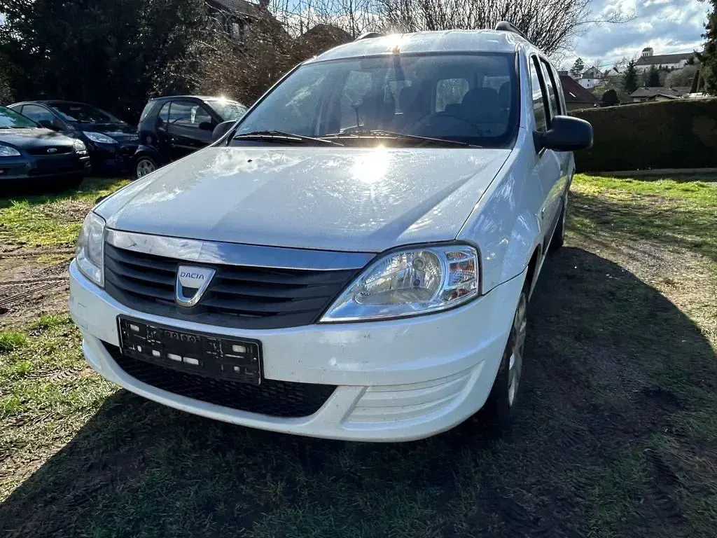 Gebraucht Dacia Logan MCV Ambiance 88 PS (64 kW) 2011 Weiß Kombi