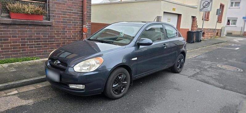 Grau Gebraucht 2007 Hyundai Accent Kleinwagen | 2.700 € - Bild 1/4