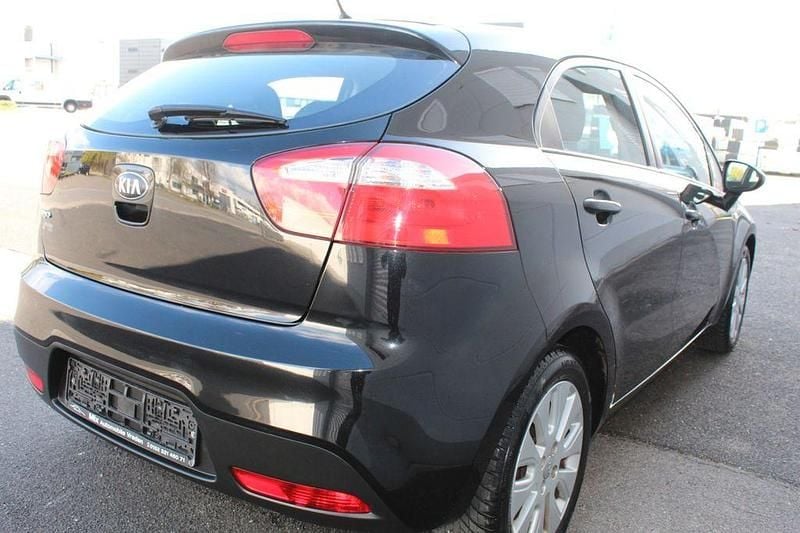 Gebraucht Kia Rio Edition 7 86 PS (63 kW) 2012 Schwarz Limousine