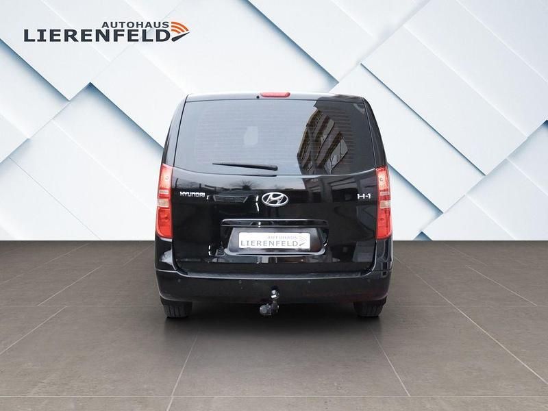 Gebraucht Hyundai H-1 Premium 170 PS (125 kW) 2011 Space black Van / Kleinbus