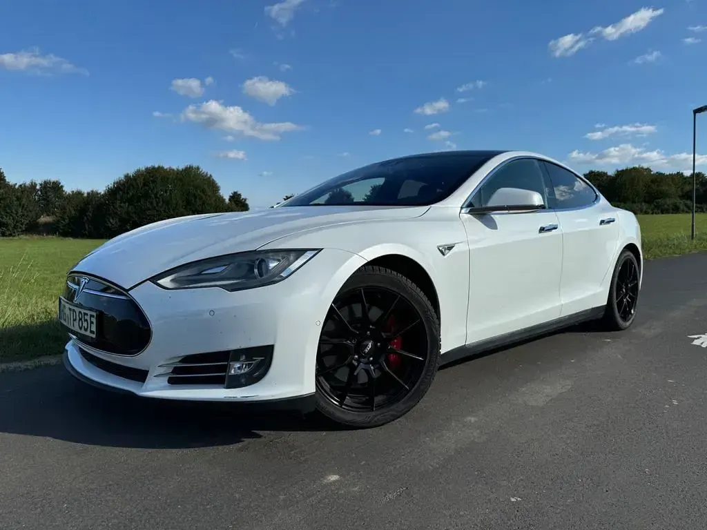 Usata Tesla Model S 309 kW (421 CV) 2015 Bianco Utilitaria