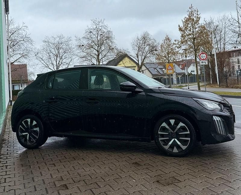 Gebraucht Peugeot 208 Active 75 PS (55 kW) 2024 Schwarz Kleinwagen