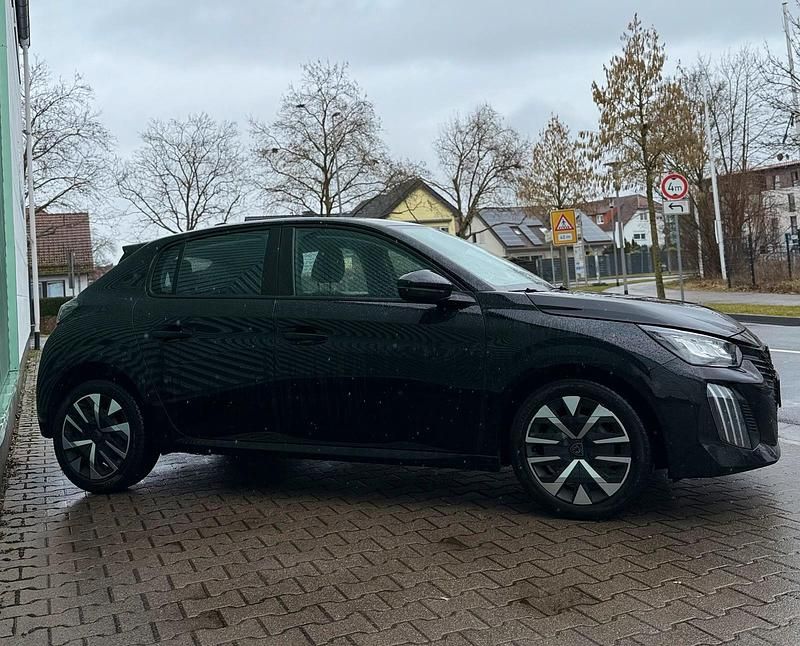 Gebraucht Peugeot 208 Active 75 PS (55 kW) 2024 Schwarz Kleinwagen