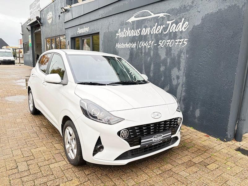 Polar white Gebraucht 2021 Hyundai i10 Edition 30 Kleinwagen | 10.499 € (Etwas zu teuer) - Bild 1/4