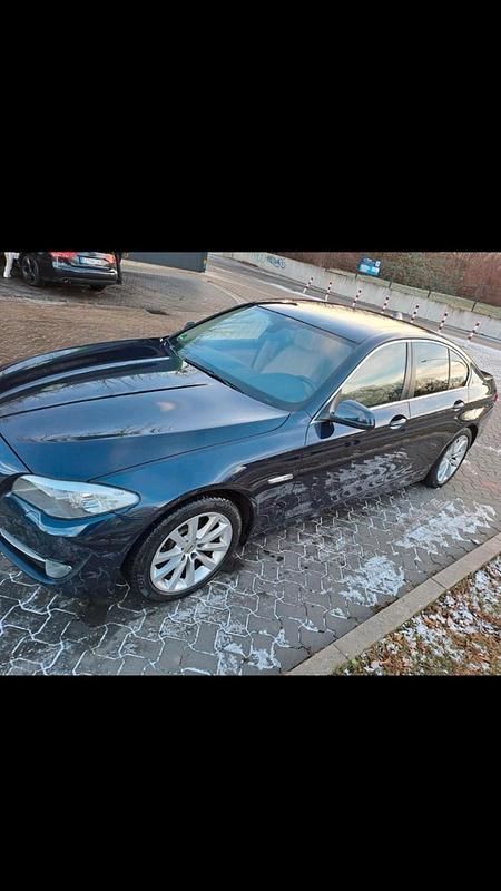 Blau Gebraucht 2012 BMW 520 Limousine | 6.300 € (Superpreis) - Bild 1/4
