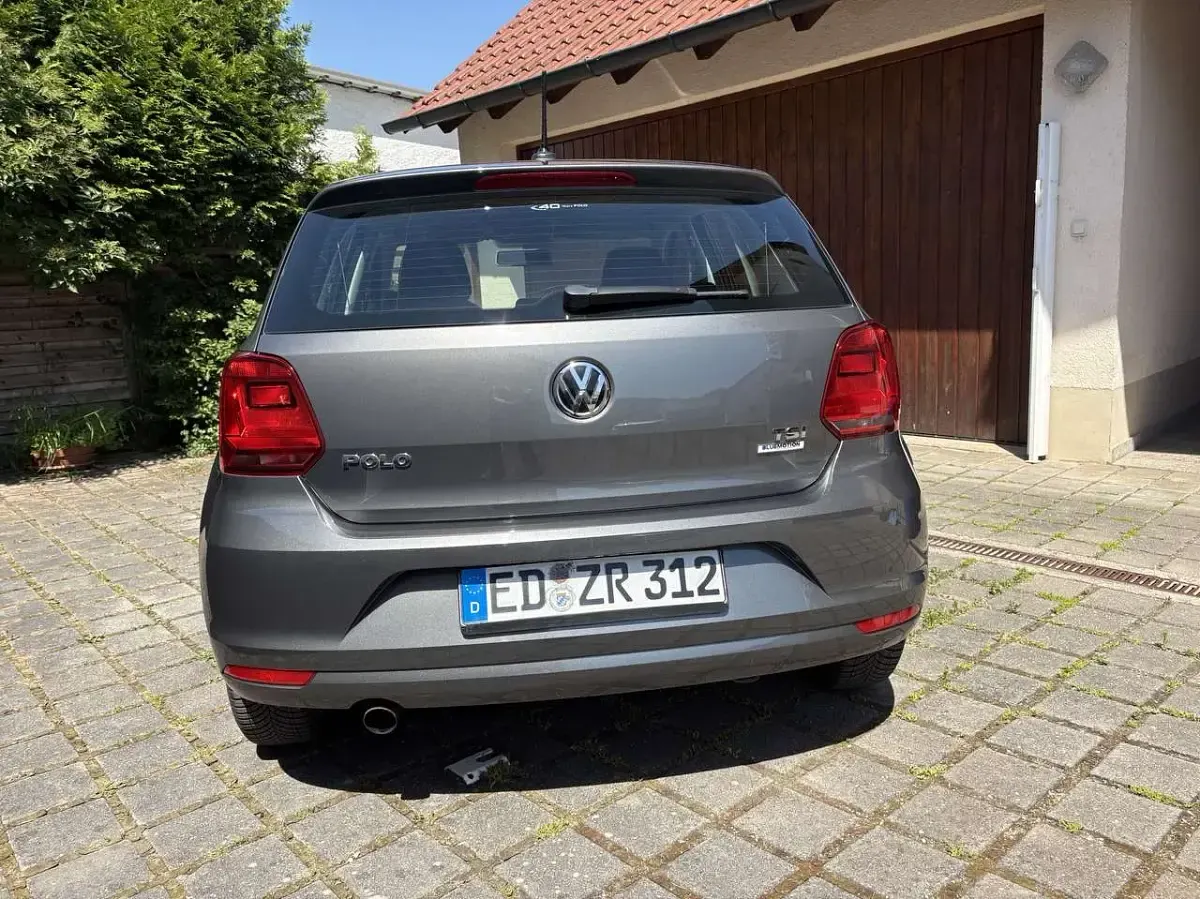 Gebraucht VW Polo LOUNGE 90 PS (66 kW) 2015 Grau Limousine