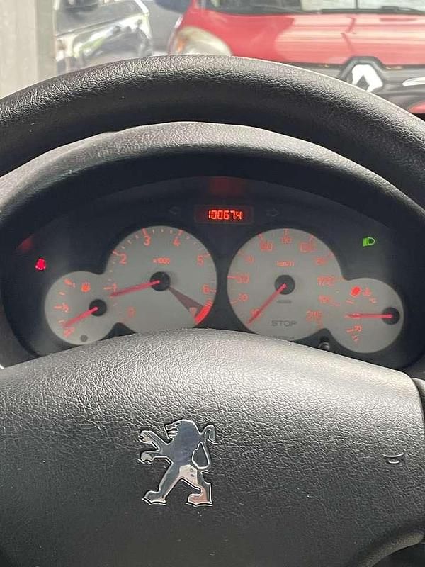 Grau Gebraucht 2006 Peugeot 206 Filou Kleinwagen | 2.000 € (Fairer Preis) - Bild 1/4