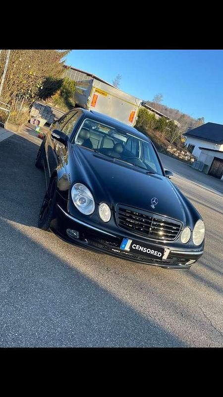 Schwarz Gebraucht 2002 Mercedes E500 Avantgarde Limousine | 8.300 € (Fairer Preis) - Bild 1/4
