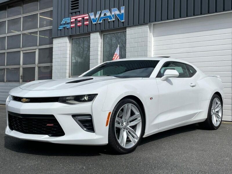 Weiß Gebraucht 2017 Chevrolet Camaro SS LT Coupé | 38.620 € (Etwas zu teuer) - Bild 1/4