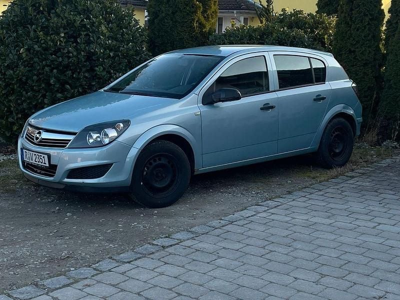Blau Gebraucht 2009 Opel Astra Limousine | 1.400 € (Superpreis) - Bild 1/4