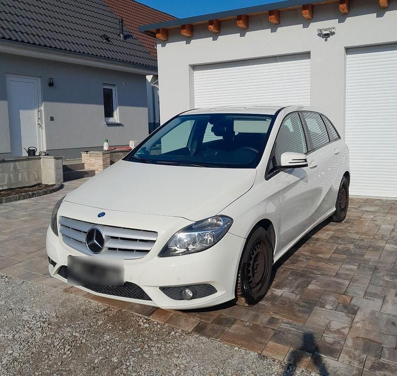 Second-hand Mercedes B180 122 CP (89 kW) 2013 Alb Monovolum